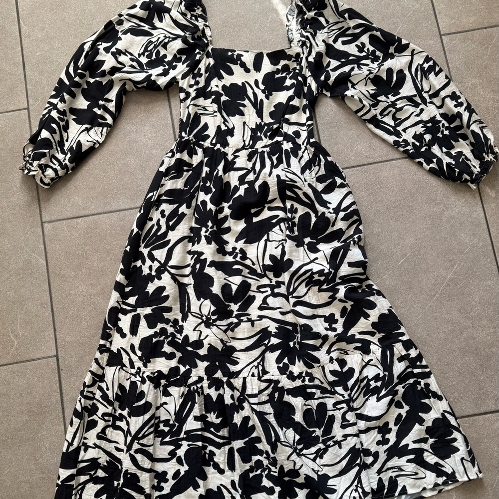 Chic Black and White Floral Long Sleeve Dress